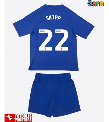 Leicester City Oliver Skipp #22 Hemmatröja Barn 2025-26 Kortärmad (+ Korta byxor)